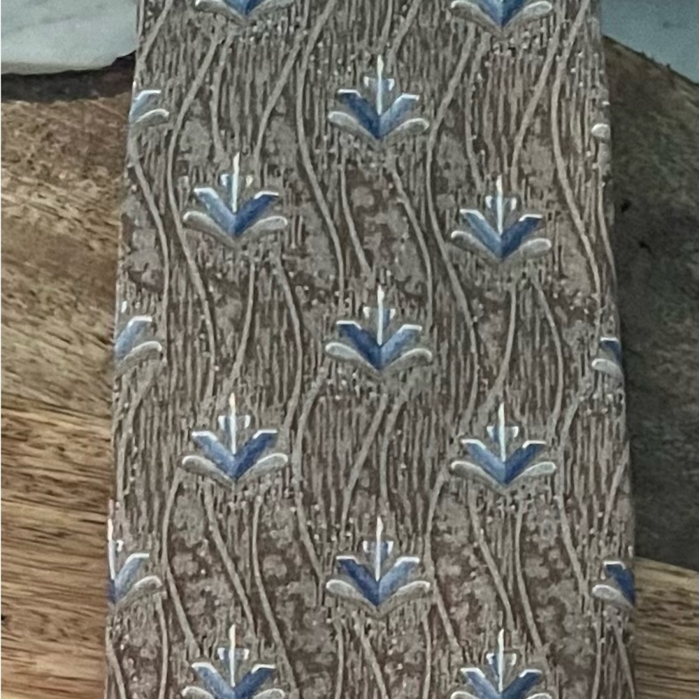 JOSEPH A. BANK MEN’S TAN & LIGHT BLUE 100% SILK NECKTIE/PRE-OWNED/ADAPTABLE!!